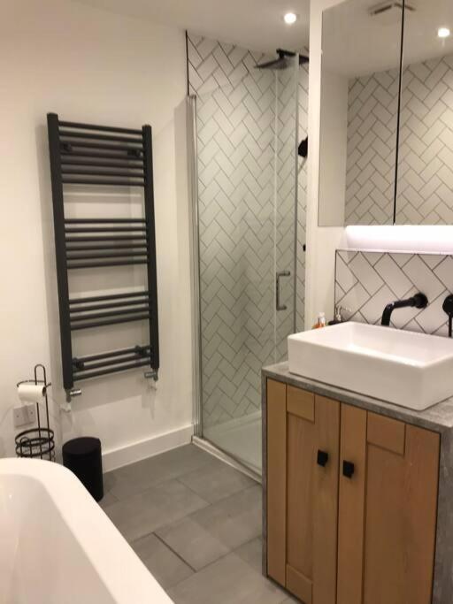 New Town House With *Free Allocated Parking* Apartment Brighton Luaran gambar