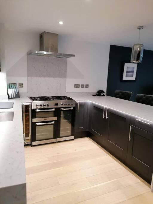 New Town House With *Free Allocated Parking* Apartment Brighton Luaran gambar